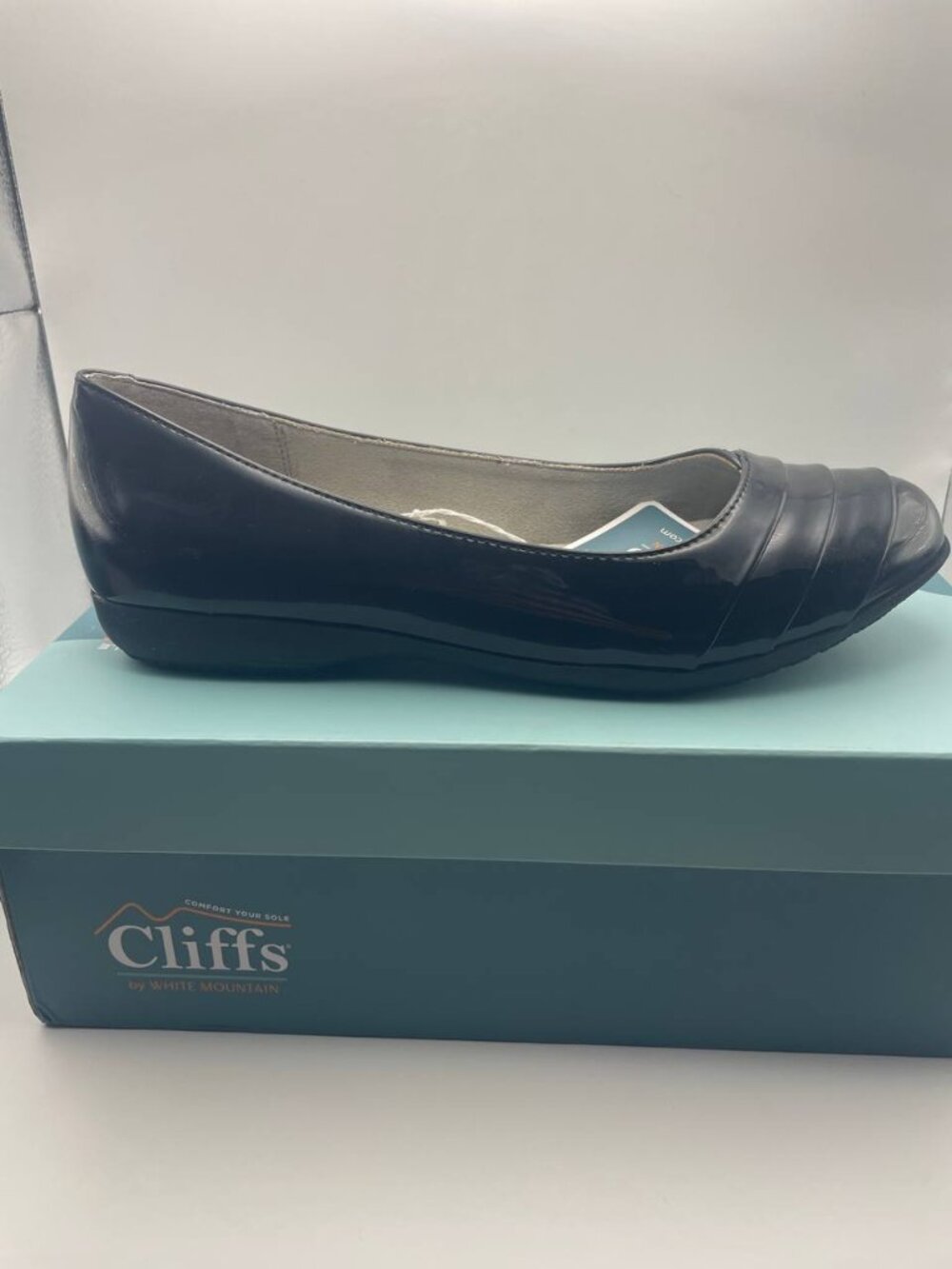 NWT Cliffs by White Mountain Clara Black Patent Flats - Classic & Versatile